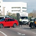 Controles de la Policia durante el primer fin de semana de cierre perimetral en Valencia