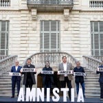 Òmnium Cultural reunió a los presos independentistas por el 1-O para ofrecer una fotografía conjunta por la amnistía y animar a la participación del soberanismo en los comicios