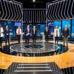 Carlos Carrizosa por Cs, Àngels Chacón por el PdeCat, Pere Aragonès por ERC, Salvador Illa por el PSC, Jéssica Albiach por CatComú, Carles Riera por la CUP, Alejandro Fernández por el PP, Laura Borràs por JxC e Ignacio Garriga por Vox, posan con motivo de su participación en el primer debate electoral televisado