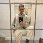 Amelia Bono con zapatillas New Balance.