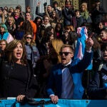 Concentración a las puertas del Congreso al registrarse la proposición de ley integral de transexualidad el pasado año