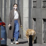 Tamara Falco paseando por Madrid.