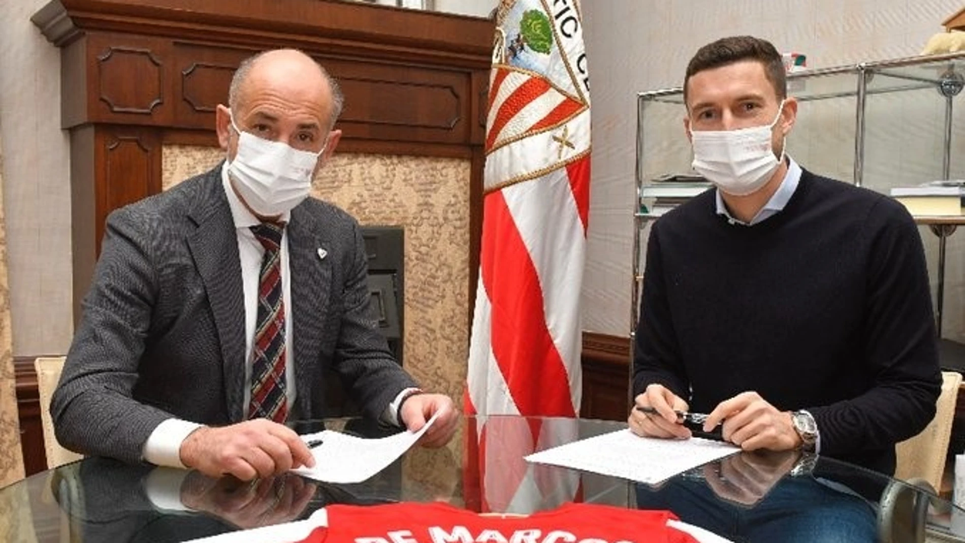 Oscar de Marcos renueva con el Athletic hasta 2022.
