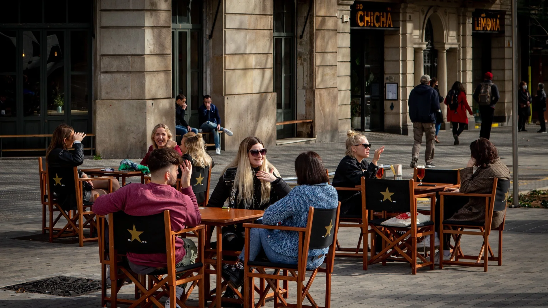 Aspecto de una terraza de un bar en el centro de Barcelona