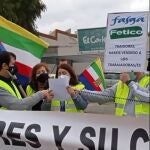 Lectura de un manifiesto en Linares