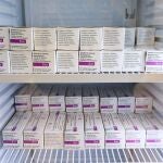 Vacunas de AstraZeneca en una de las neveras del Servicio de Farmacia del Hospital Clínico Universitario de Zaragoza