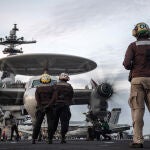 Maniobras del portaaviones de EEUU Theodore Roosevelt en el Mar de China