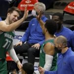 Doncic, antes de sentarse en el banquillo de los Mavs