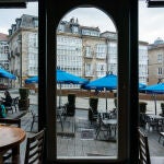 Terraza de una cafetería en Vitoria, Álava, País Vasco, (España)