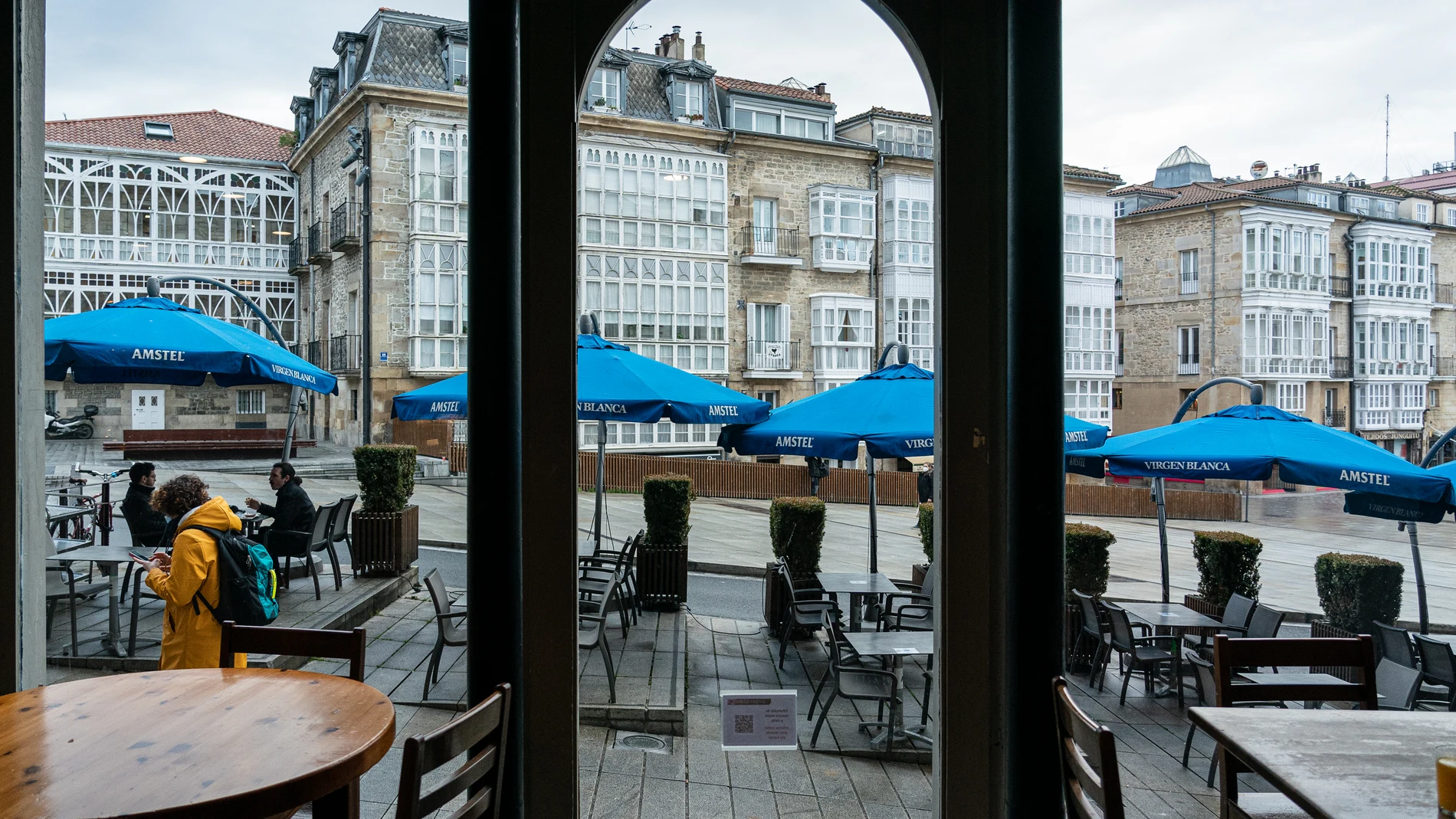 Terraza de una cafetería en Vitoria, Álava, País Vasco, (España)
