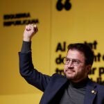 El candidato de ERC a la presidencia de la Generalitat, Pere Aragonès, interviene durante un mitin en Manresa