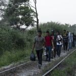 Migrantes caminan en el estado de Chiapas