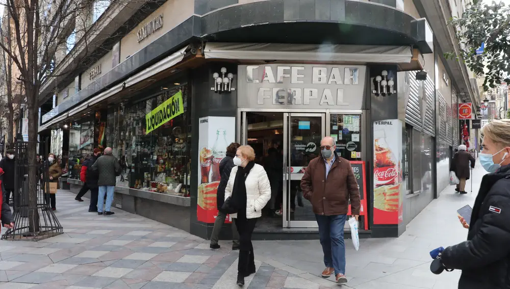 Fachada de la histórica cafetería Ferpal, situada en la céntrica calle Arenal, en Madrid