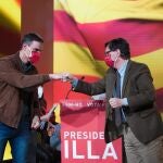 El presidente del Gobierno, Pedro Sánchez, y el candidato socialista a las elecciones catalanas, Salvador Illa, en el cierre de campaña