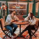 Exposición de la serie Friends. Reproducción de la cafetería Central Perk.