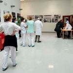 Dispositivo para la aplicación de la segunda dosis de la vacuna de Pfizer-BioNTech contra la Covid-19 al personal sanitario del Hospital Universitario Marqués de Valdecilla, en Santander, Cantabria