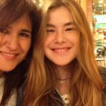 Marta Botet, junto a su madre