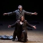 Ricarda Merbeth y Andreas Schager interpretando «Siegfried» en el Teatro Real