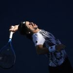 Feliciano López hace un saque, el mejor golpe de su repertorio
