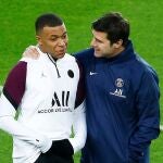 Mauricio Pochettino junto a Kylian Mbappé