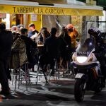 Aspecto que presentan las calles de Valladolid esta noche tras la sentencia del Tribunal Supremo que anula el toque de queda que había impuesto la Junta de Castilla y León a las ocho de la tarde