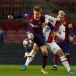 El centrocampista holandés del Barcelona Frenkie De Jong sufrió el penalti en el Barcelona-PSG de la Champions