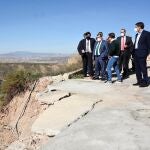 Imagen de archivo de una visita de la Diputación de Granada a Cuevas del Campo