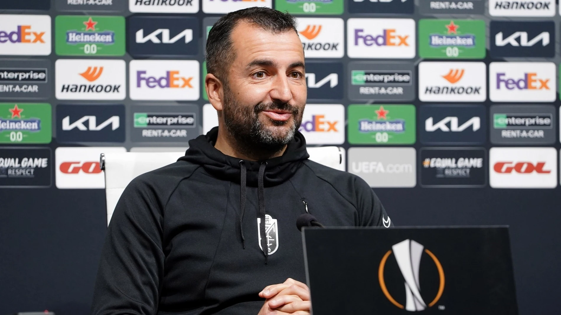 El entrenador Diego Martínez.