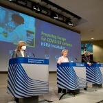 Stella Kyriakides, comisaria de Sanidad; Ursula von Der Leyen, presidenta, y el comisario de Mercado Interior, Thierry Breton, ayer