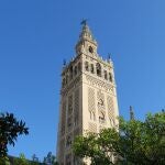 La Giralda de Sevilla desde el Patio de los Naranjos