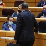 Pablo Iglesias y José Luis Ábalos, en una sesión de control al Gobierno en el Senado