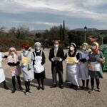 Varias vecinas de Galapagar se concentran vestidas de niñera en la puerta de la casa del vicepresidente del gobierno Pablo Iglesias, en una de las últimas protestas registradas. Fotografía Gonzalo Pérez Mata