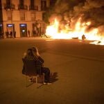 Una de las barricadas que los manifestantes colocaron el viernes por la noche