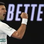 Novak Djokovic celebra la victoria en la final del Open de Australia