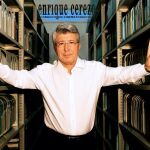 Enrique Cerezo en la sede de “Enrique Cerezo Producciones Cinematográficas” hace unos años