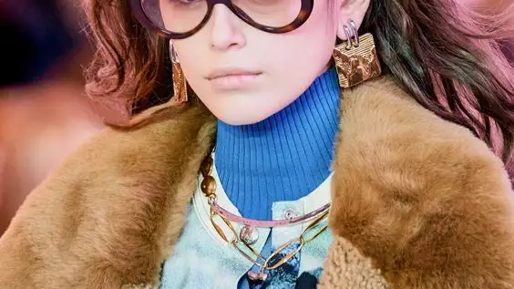 Kaia Gerber con gafas de sol