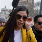 Brooklyn (United States), 11/02/2019.- (FILE) - El Chapo's wife Emma Coronel Aispuro arrives for the continuation of the trial of her husband Joaquin 'El Chapo' Guzman at United States Federal Court in Brooklyn, New York, USA, 11 February 2019 (Reissued 22 February 2021). Emma Coronel Aispuro, wife of drug lord Joaquin 'El Chapo' Guzman, was arrested in relation to her alleged role in the trafficking and distribution of drugs in the US. (Estados Unidos, Nueva York) EFE/EPA/JOHN TAGGART *** Local Caption *** 54977518