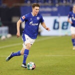 Matthew Hoppe con el Schalke.