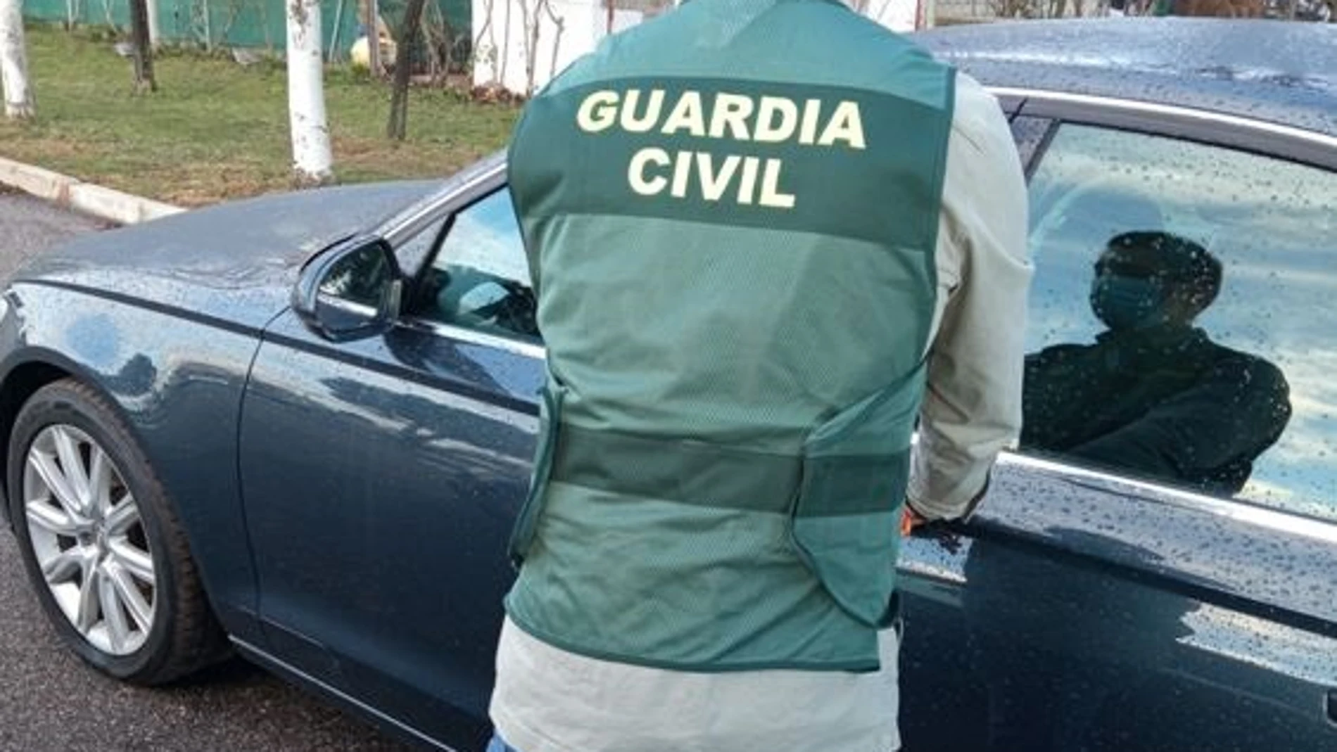 La Guardia Civil detiene a cuatro personas por robos violentos de joyas y por tener armas