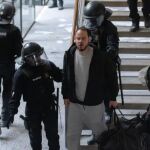El rapero Pablo Hasel es conducido a prisión por los Mossos