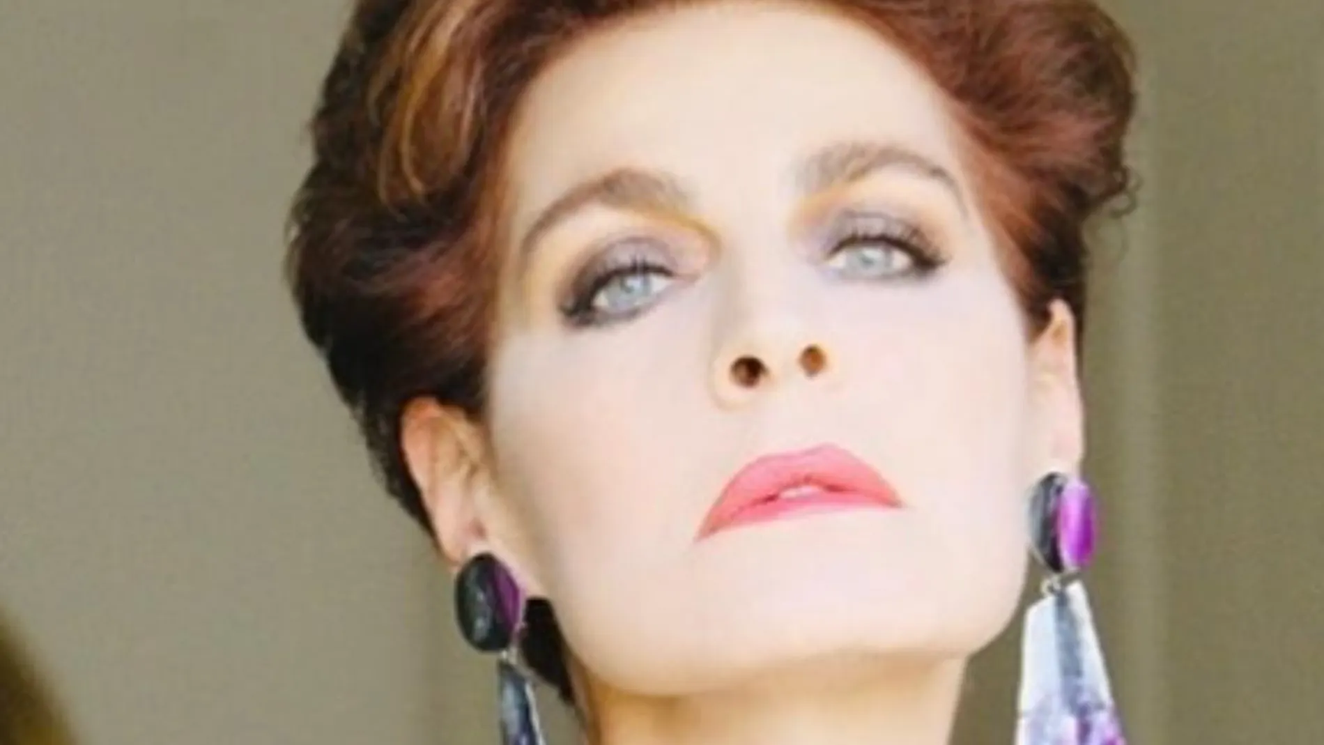 ANTONIA DELL ATTE MOLESTA CON LECQUIO