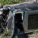 Estado en el que ha quedado el coche de Tiger Woods tras su accidente. (AP Photo/Ringo H.W. Chiu)