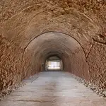 El pasadizo diseñado por Juan de Villanueva une el Campo del Moro con la ribera del río Manzanares