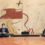 Foto distribuida por la Generalitat del vicepresidente del Govern con funciones de presidente, Pere Aragonès y la consellera de la Presidencia y portavoz del Govern, Meritxell Budó, este martes