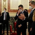 MADRID, 23/02/2021.- El rey Felipe VI (d), el presidente del Gobierno, Pedro Sánchez (2d); el vicepresidente segundo, Pablo Iglesias (2i), y la vicepresidenta primera del Gobierno, Carmen Calvo (i), durante la ceremonia que se celebra, este martes, en el Congreso de los Diputados con motivo del 40 aniversario del 23F. El intento de golpe de Estado del 23F cumple este martes 40 años y el episodio histórico, uno de los momentos más trascendentales de la Transición a la democracia, es ahora casi desconocido para muchas de las nuevas generaciones de españoles. EFE/ Emilio Naranjo ***POOL***