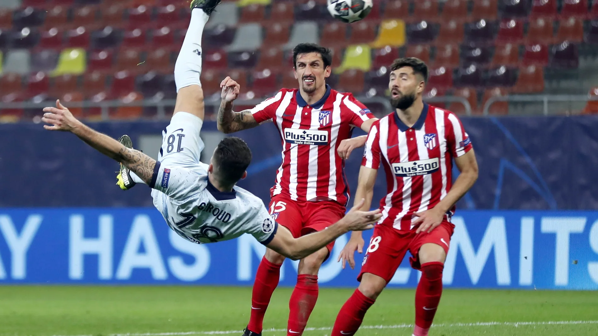 Giroud remata de chilena el gol del Chelsea