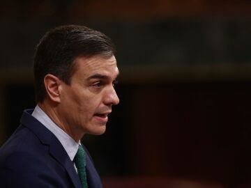 El presidente del Gobierno, Pedro S&aacute;nchez, interviene durante una sesi&oacute;n de Control al Gobierno en el Congreso de los Diputados, en Madrid, (Espa&ntilde;a), a 24 de febrero de 2021. El pleno estar&aacute; marcado por la intervenci&oacute;n del presidente del Gobierno quien tendr&aacute; que responder a las preguntas de la oposici&oacute;n y dar cuenta del estado de alarma y de las medidas que est&aacute; llevando a cabo el Ejecutivo para frenar la pandemia y sus consecuencias. Asimismo, se espera que detalle la gesti&oacute;n de los fondos europeos y de los planes de vacunaci&oacute;n.24 FEBRERO 2021;SESION DE CONTROL;VACUNACION;COVID;PLENOEUROPA PRESS/E. Parra. POOL24/02/2021
