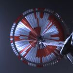 Los usuarios de las redes sociales no tardaron en encontrarle un significado al estampado rojo y blanco del paracaídas del Perseverance.