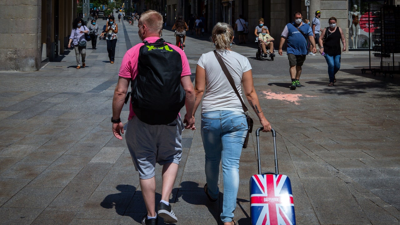 "No os dejéis seducir por el sol y la sangría": británicos residentes en España, alarmados por las "tácticas" de Hacienda