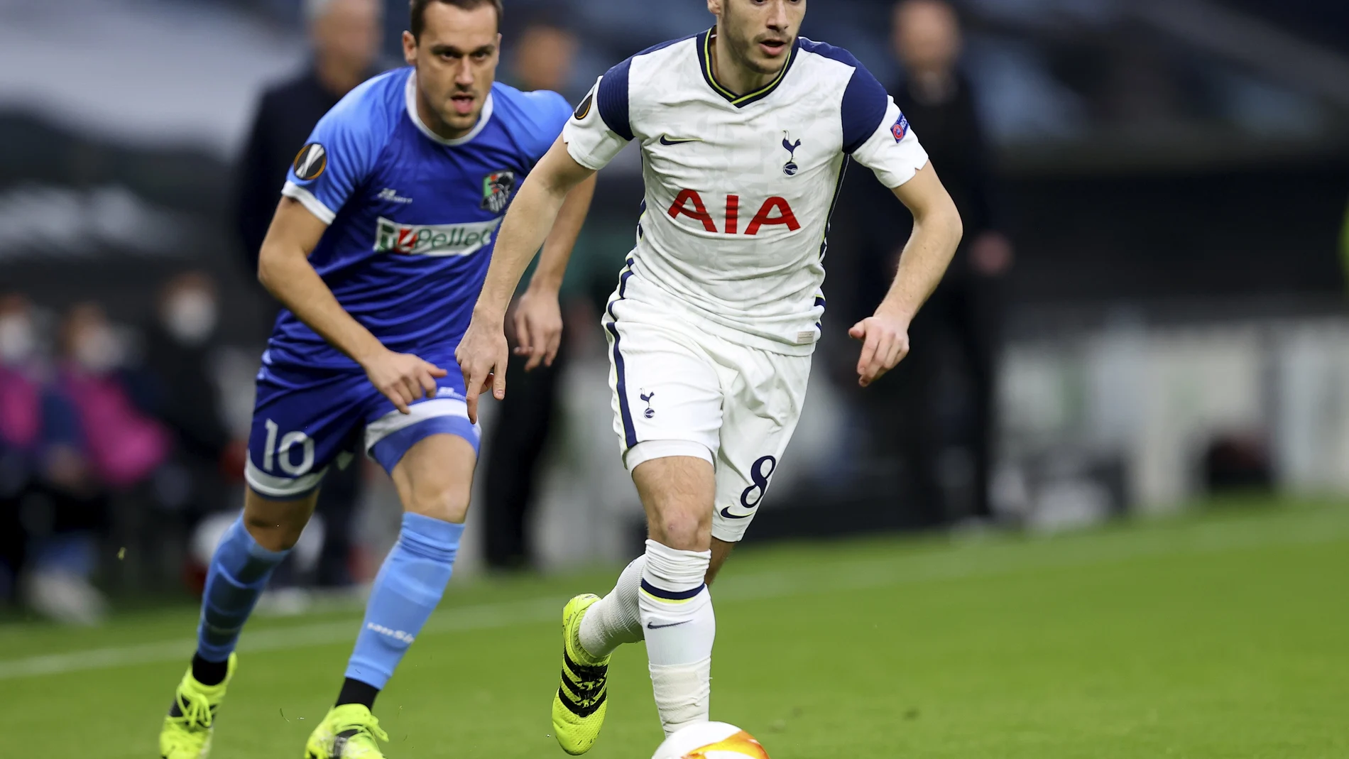 Harry Winks con el Tottenham.